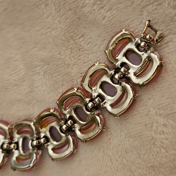 Vintage 1940s Pink and Purple Thermoset Moonglow Lucite Bracelet - Picture 6 of 8